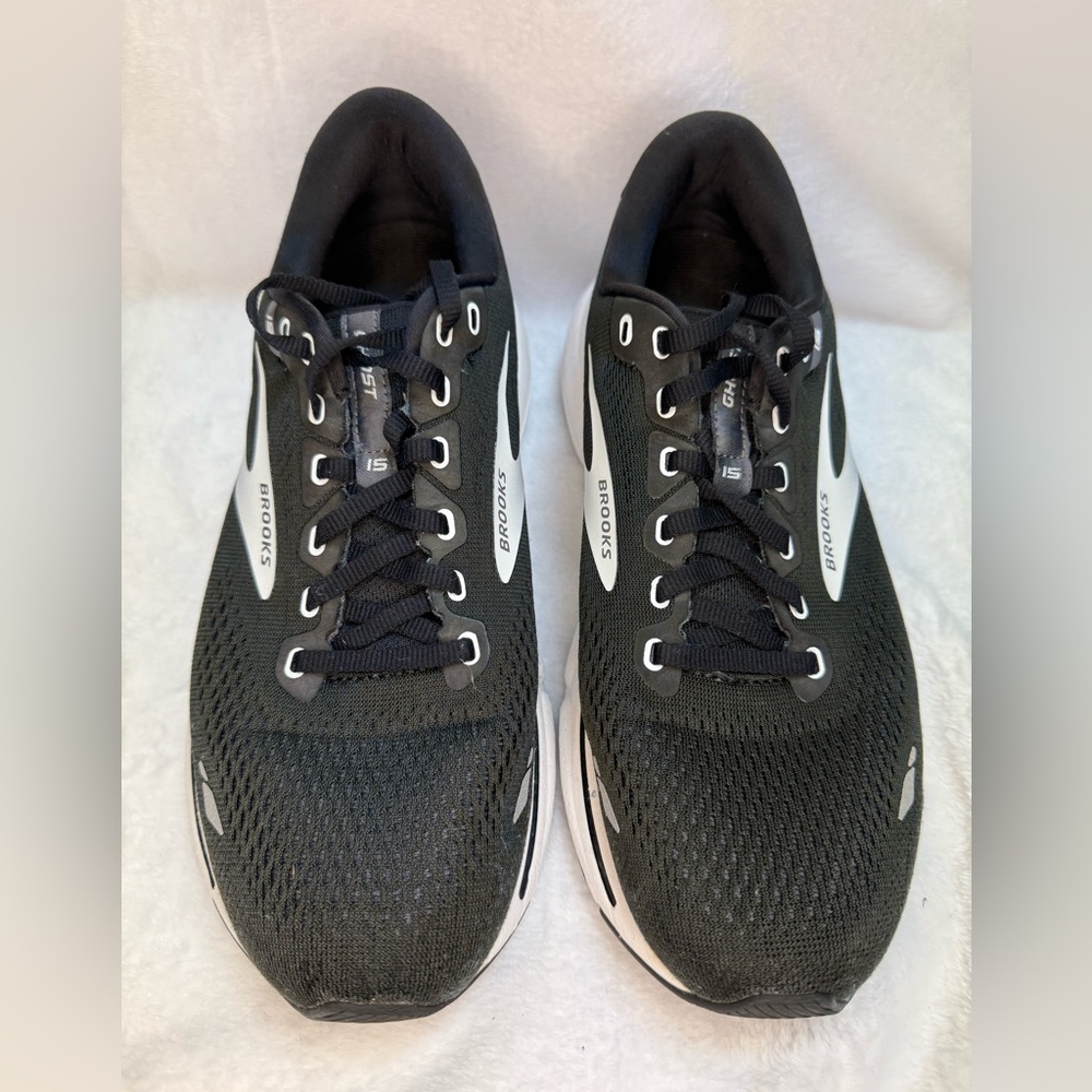 Brooks Men’s Size 10/Women’s Size 11.5 Tennis Shoes
